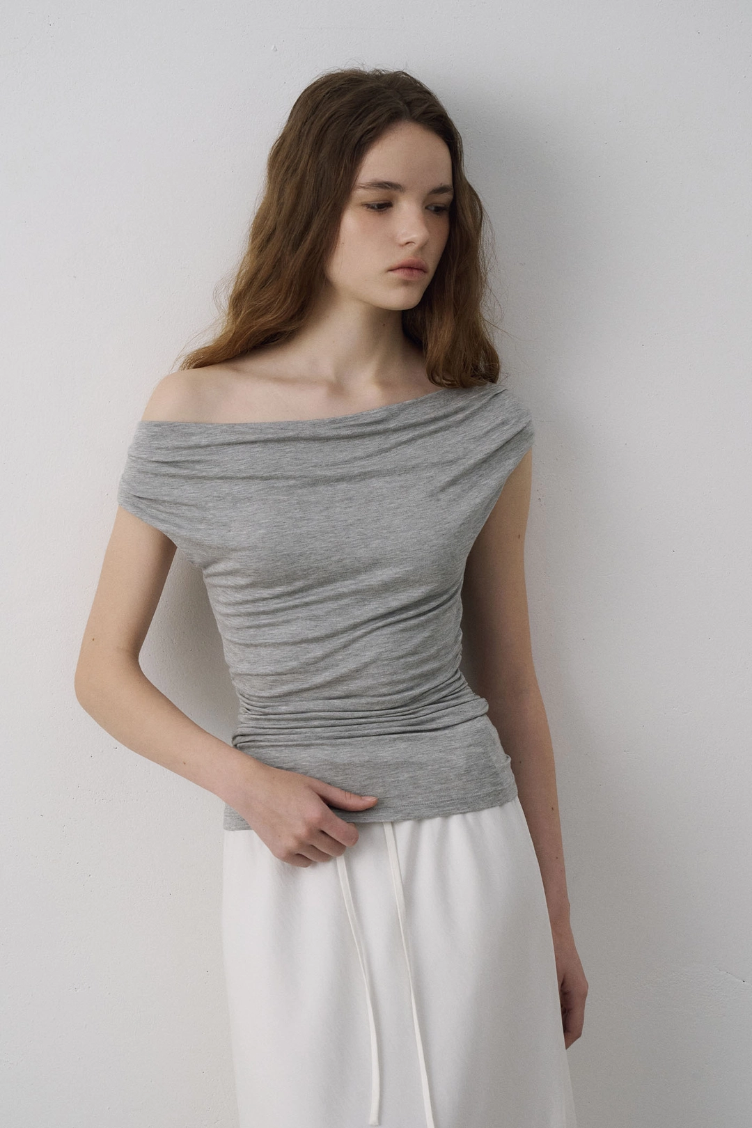 라메레이 Off-Shoulder Drape T-Shirt[LMBFSUTT627]-Grey Melange 상품 이미지 1