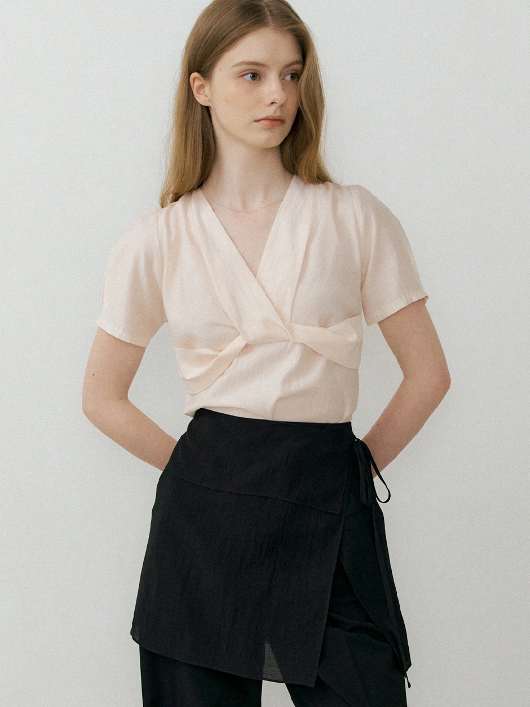 아워코모스 comos 1475 one tuck ribbon detail blouse (pale coral) 상품 이미지 2