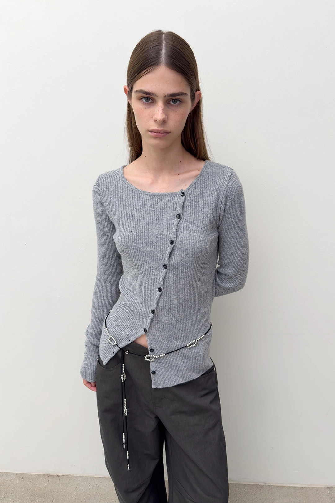 다이애그널 DIAGONAL BUTTON KNIT 상품 이미지 2