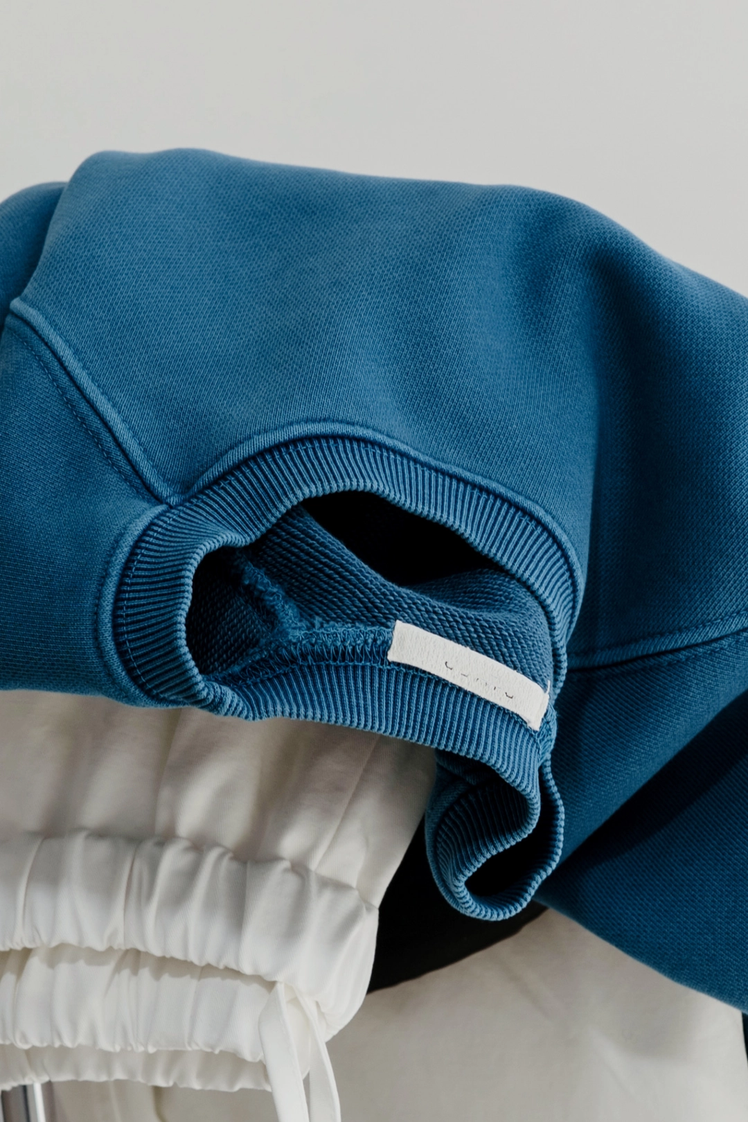 스앨더 42367_Pigment dyed sweatshirt 상품 이미지 2