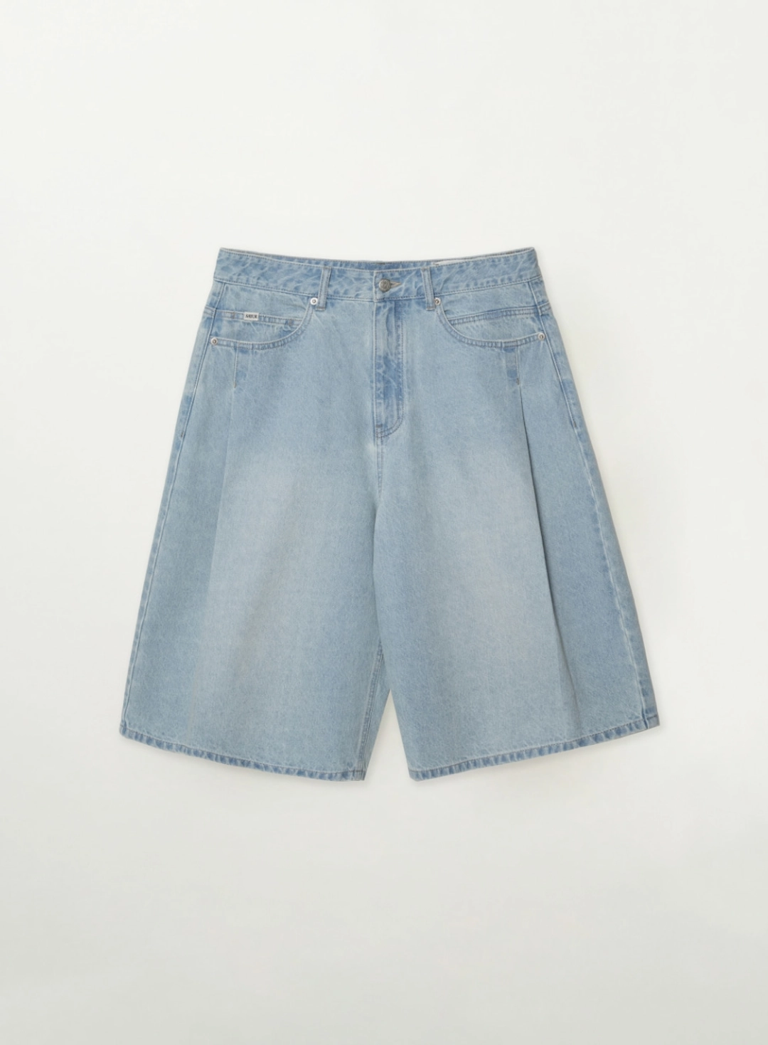 세터 [신예은 Pick] Pleats Bermuda Washed Denim Shorts - Light Blue 상품 이미지 1