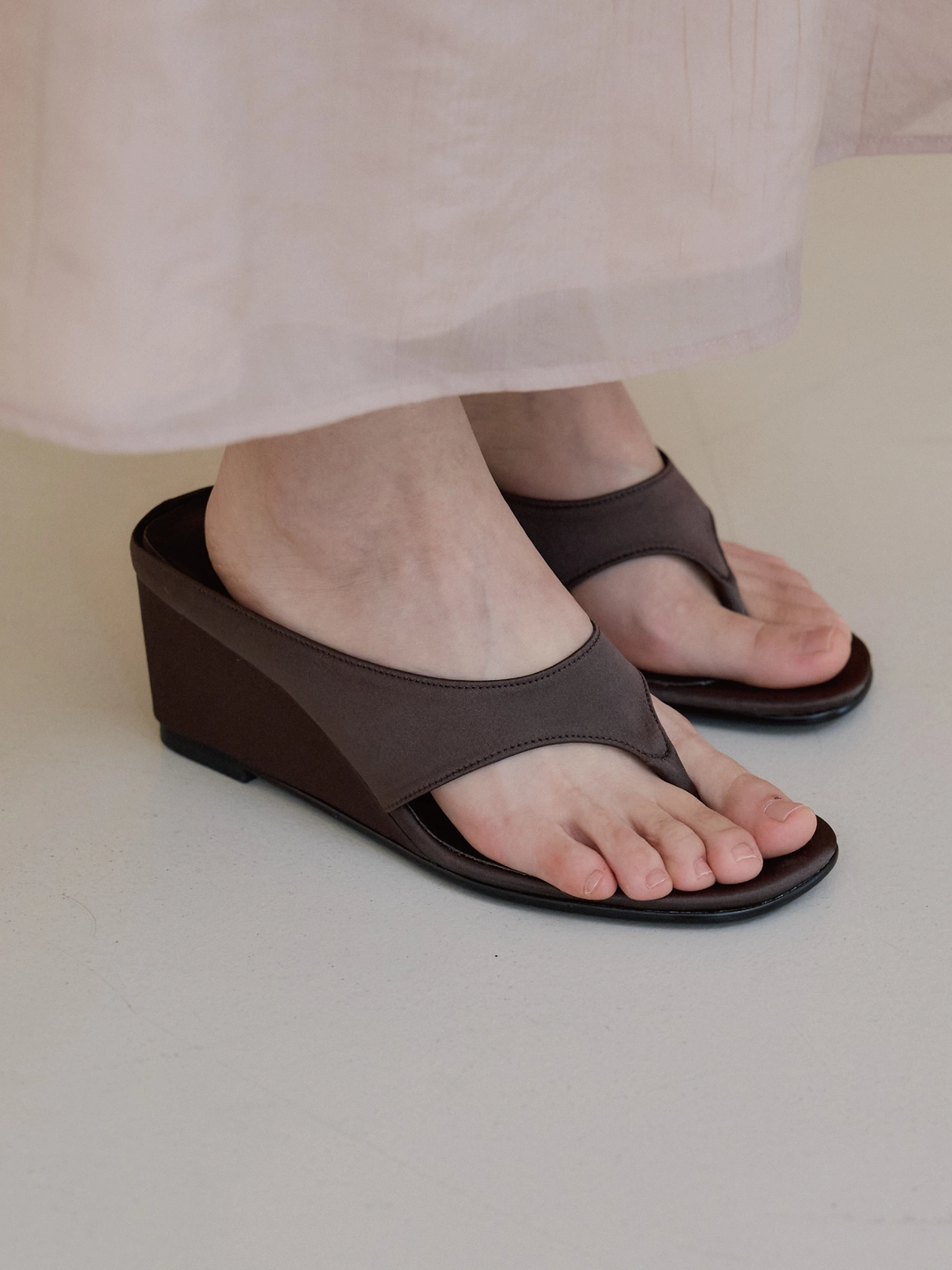 러브듀이 COIA wedge mule / 브라운샤틴 상품 이미지 2