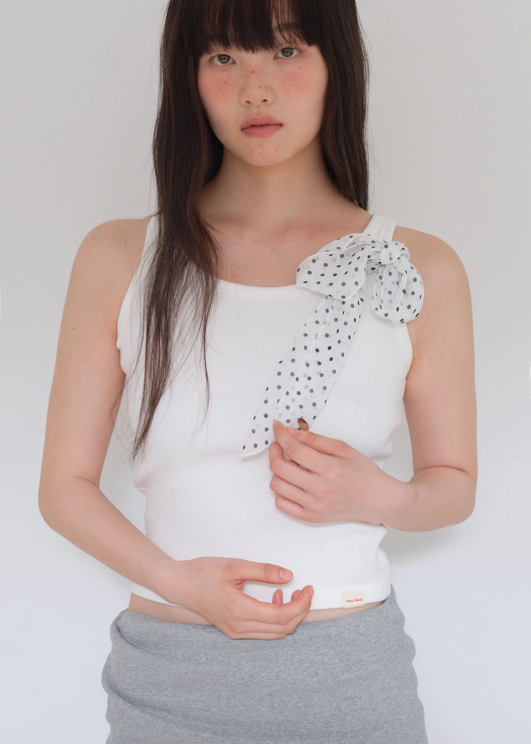 온무드 MUST ESSENTIAL SLEEVELESS - WHITE 상품 이미지 2