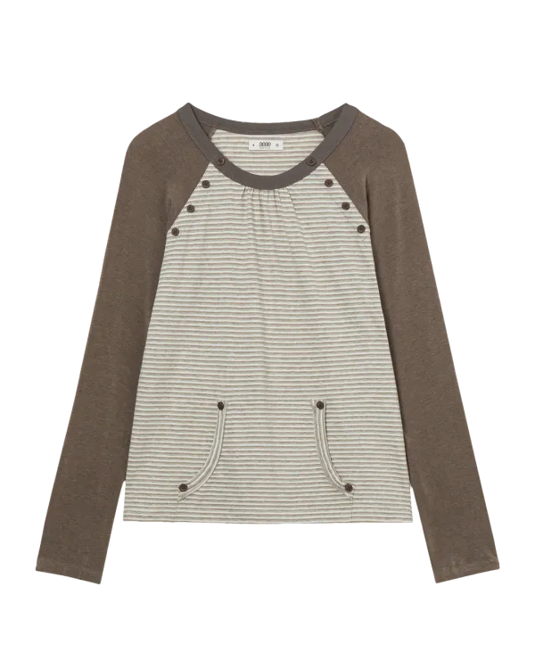 BUTTON SHIRRING POCKET TEE [BROWN]