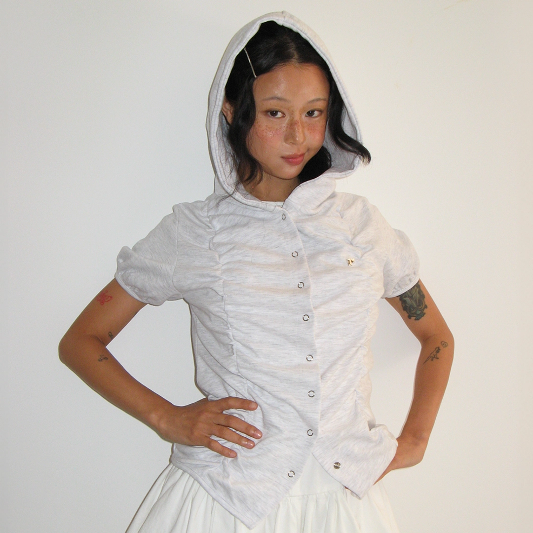 론론 SHIRRING SNAP SHORT HOODIE WHITE MELANGE 상품 이미지 2