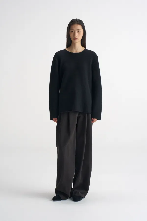 Roll Edge Round Pullover_Black