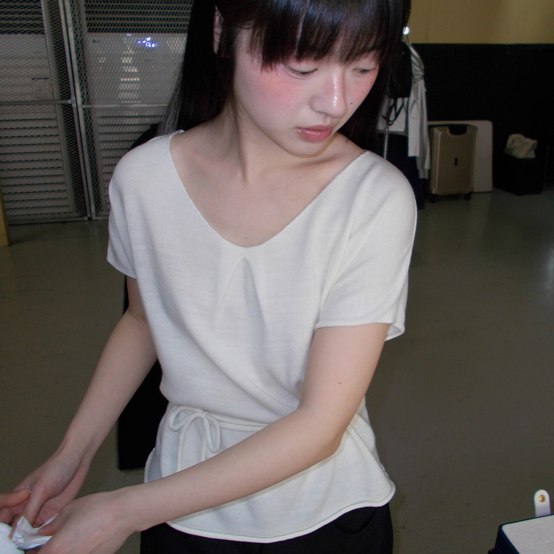 론론 DRAWSTRING KNOT V HALF SLEEVE KNIT IVORY 상품 이미지 1