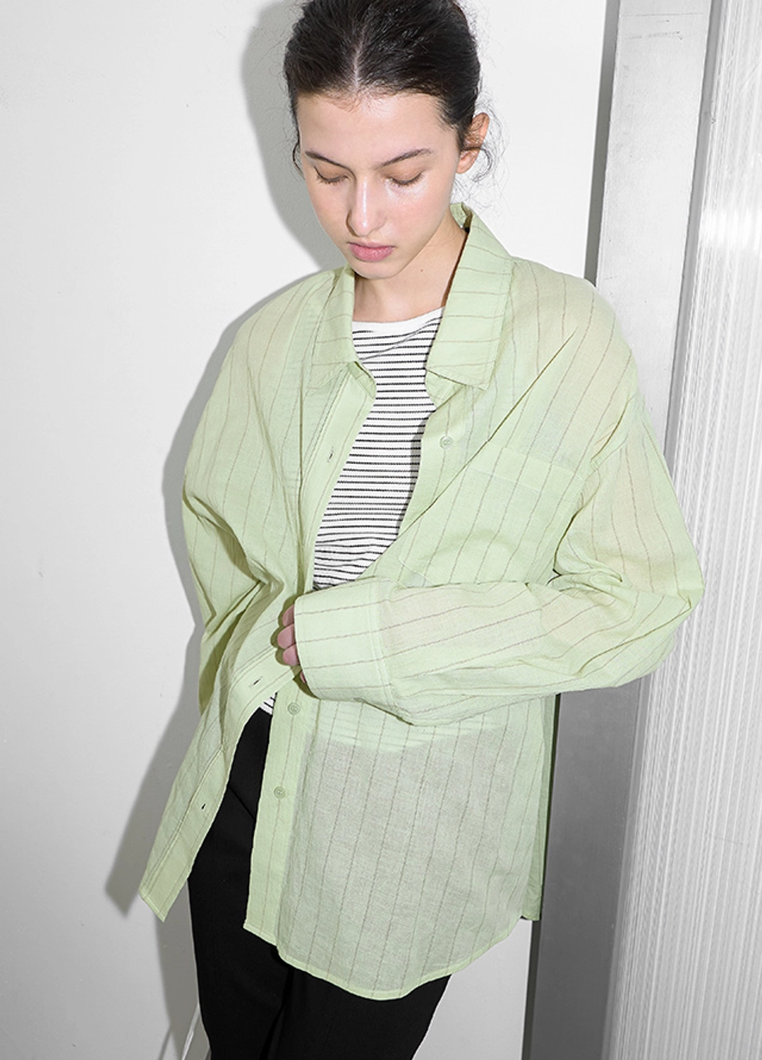 아뜰리에 나인 (BL-4413)PIN STRIPE OVERSIZED SHIRT 상품 이미지 1