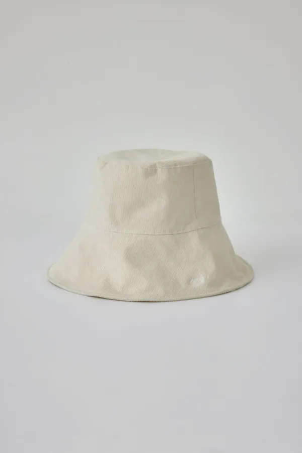 T/T Soope bucket hat (ivory)