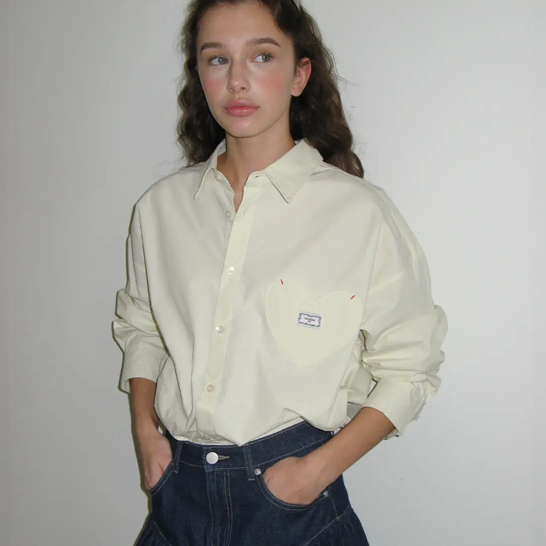 론론 STITCH HEART POCKET OVER FIT SHIRT BUTTER 상품 이미지 2