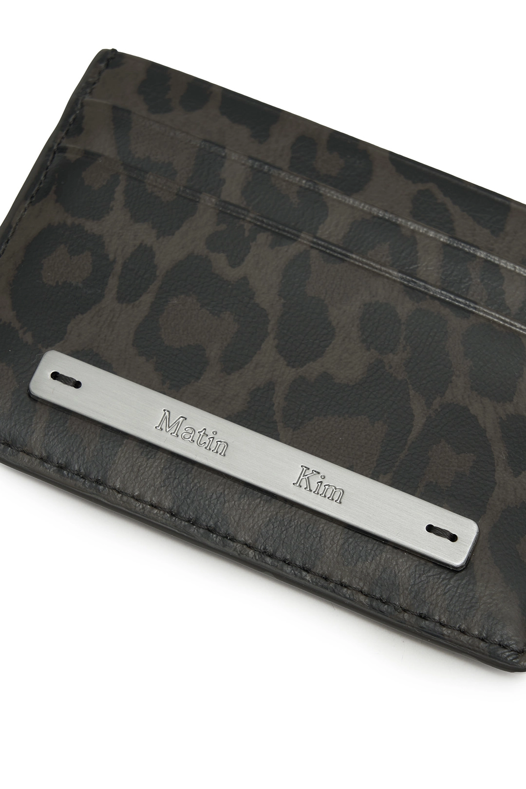마뗑킴 LEOPARD VINTAGE CARD WALLET IN CHARCOAL 상품 이미지 3