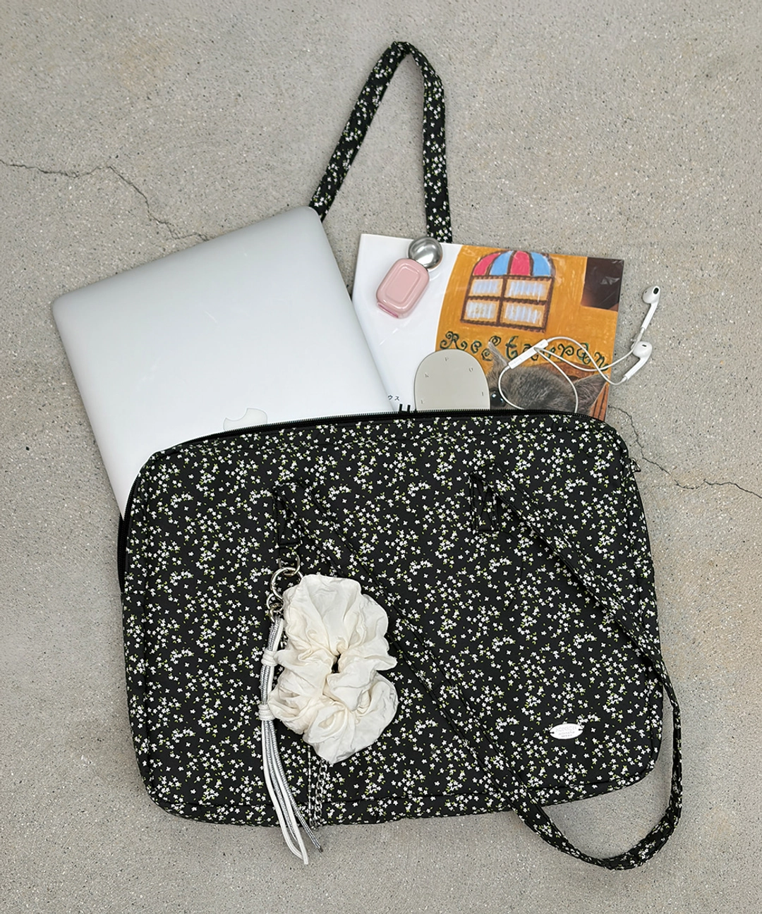 론론 PATTERN LAPTOP BAG FLORAL BLACK 상품 이미지 1