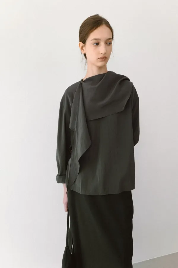 SCARF BLOUSE [ IVORY / CHARCOAL ]