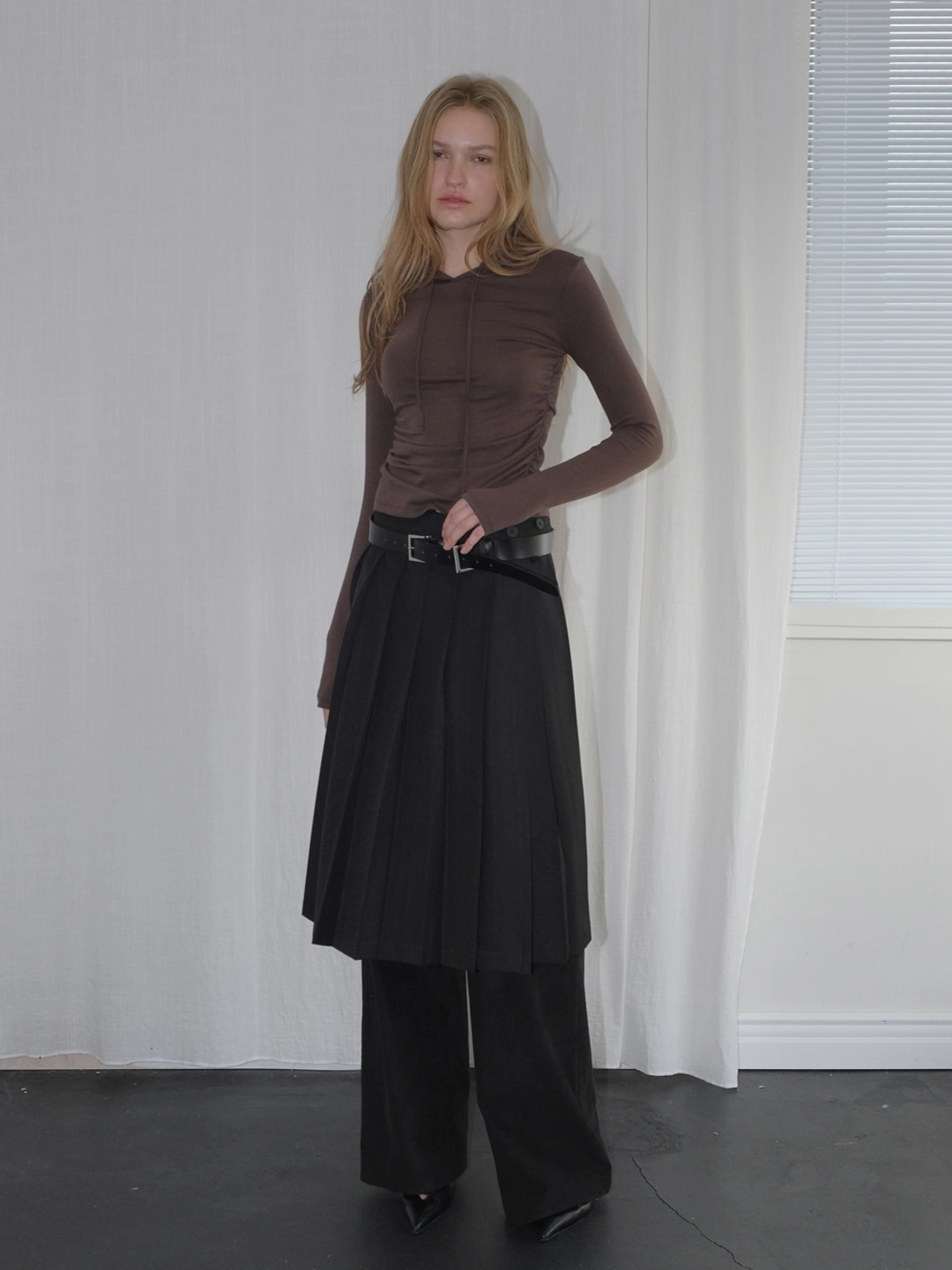 에트몽 Multi-Way Pleats Skirt, Black 상품 이미지 2