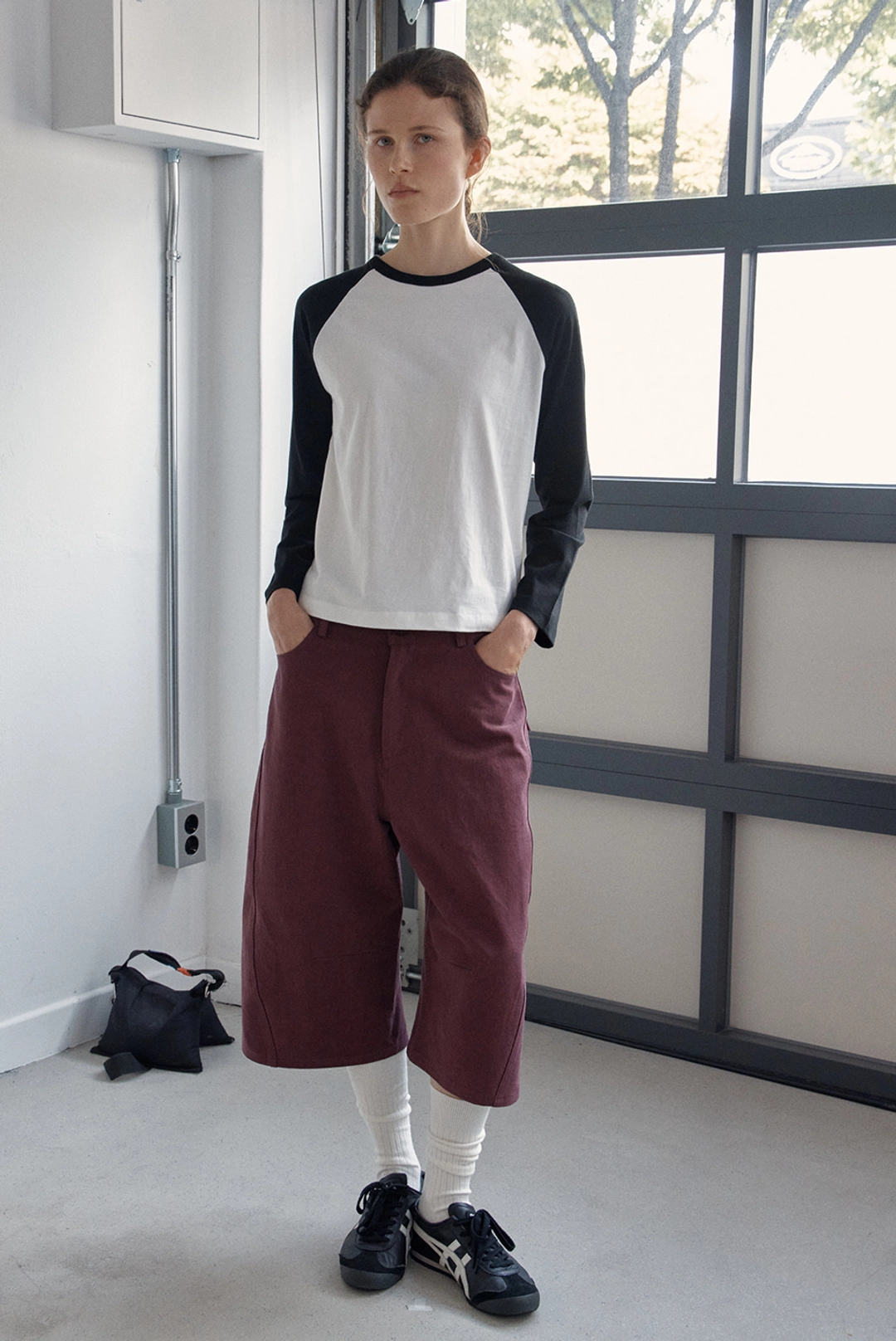브렌다 브렌든 greenwich raglan tee - black 상품 이미지 1
