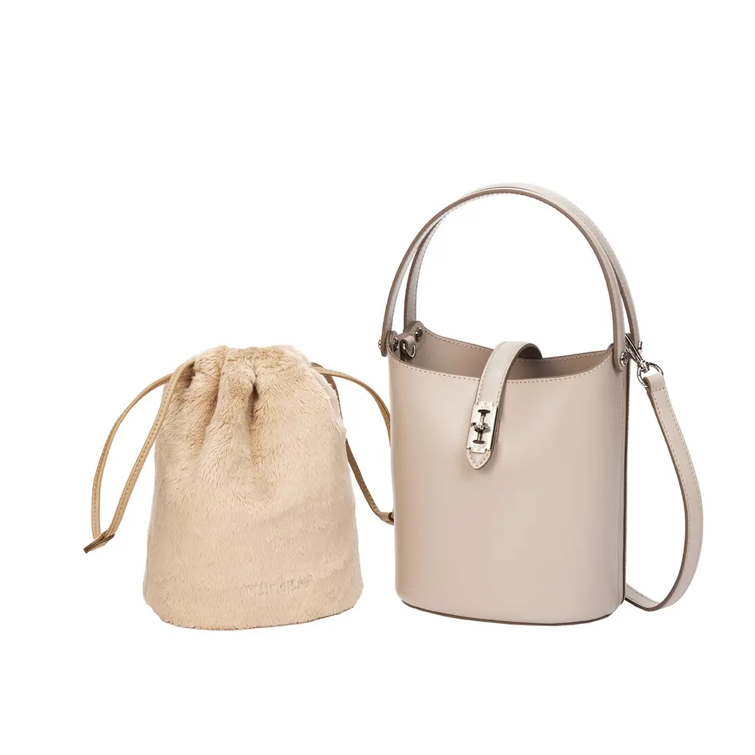 분크 [아울렛] Perfec Drawstring Fur Pouch (퍼펙 드로우 스트링 퍼 파우치) Beige 상품 이미지 3