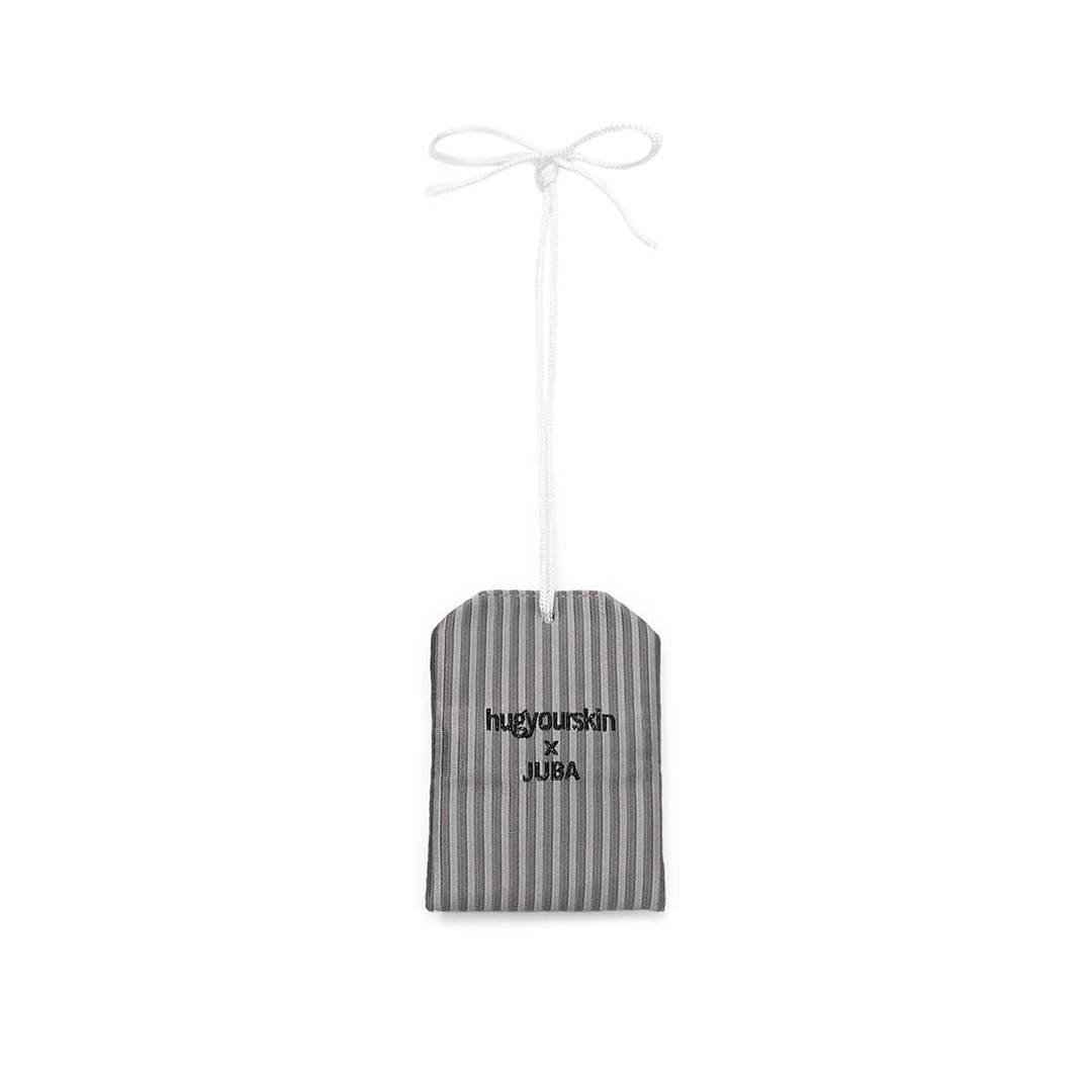 허그유어스킨 HUGYOURSKIN X JUBA omamori key-ring (Hugging) 상품 이미지 2