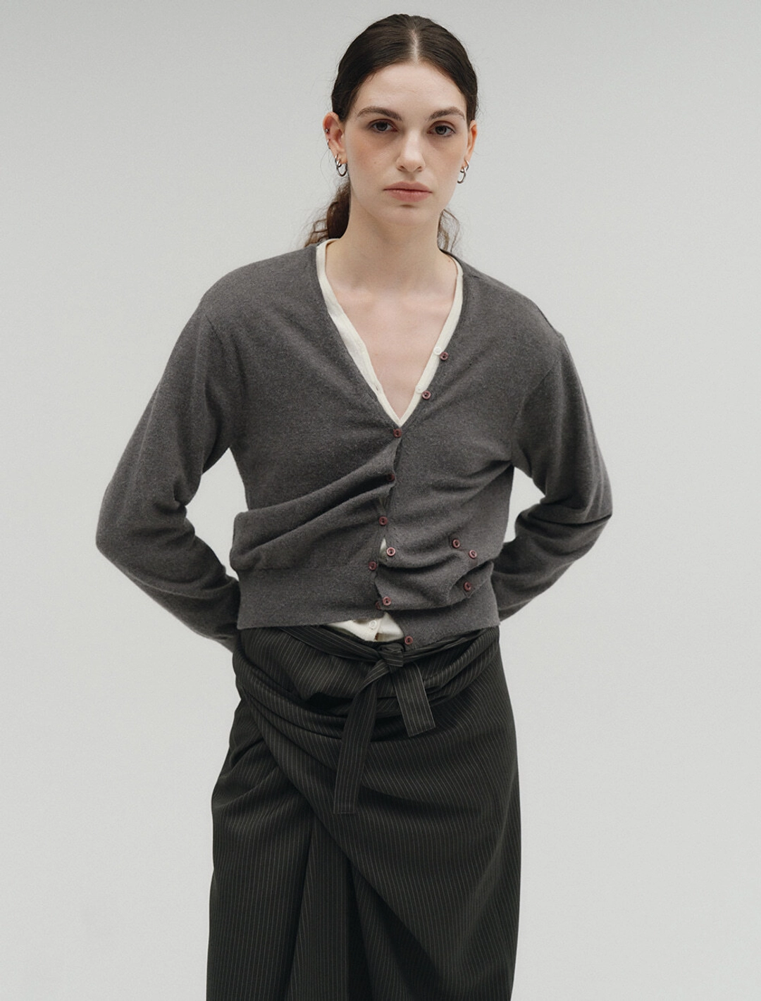 솔티페블 TWO WAY BUTTON CARDIGAN [GREY] 상품 이미지 1