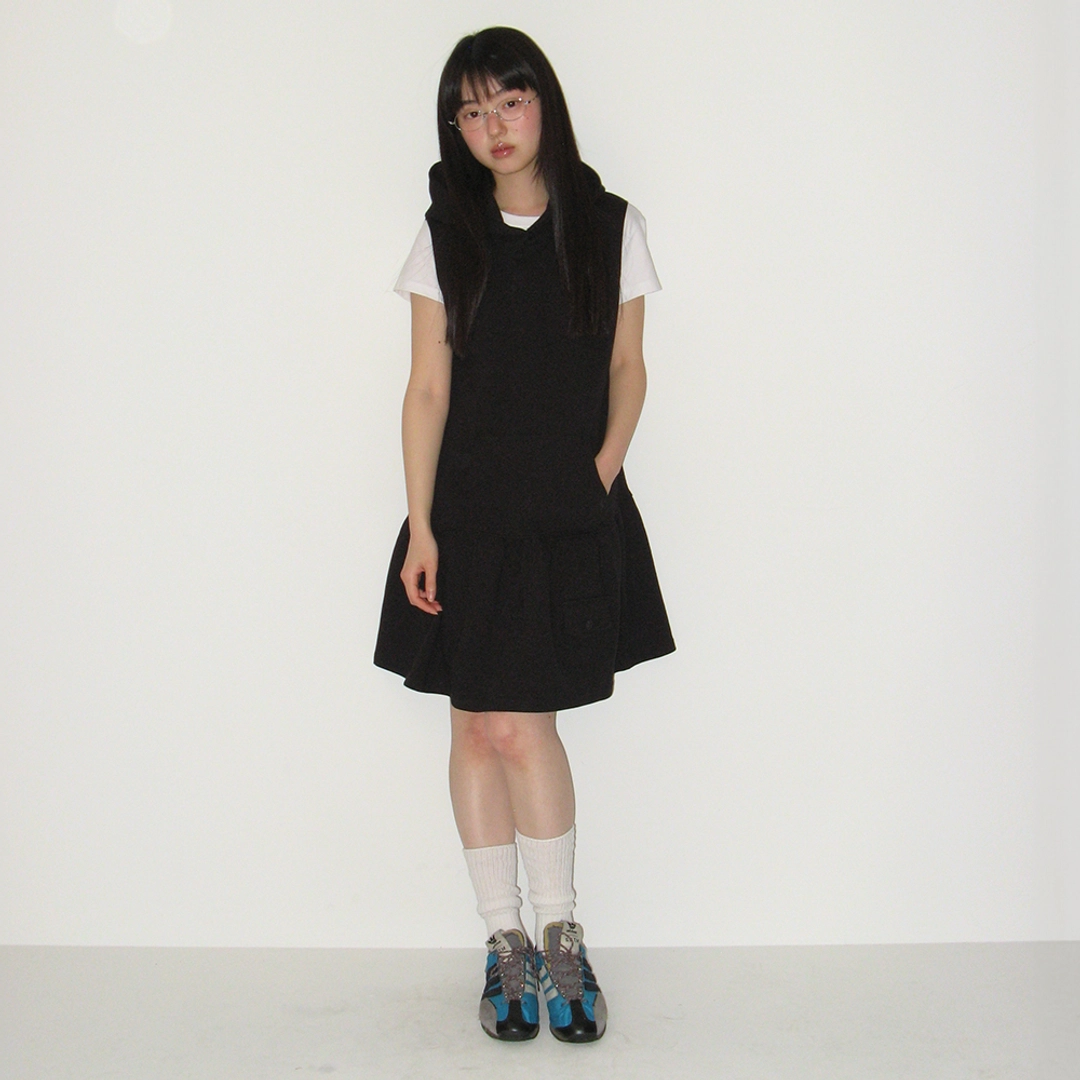 론론 LAYERED SLEEVELESS HOODIE DRESS BLACK 상품 이미지 2