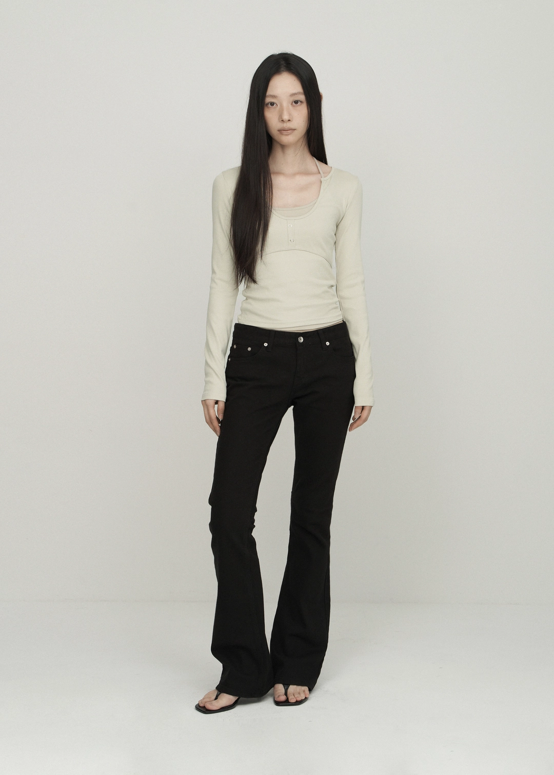 보헤미안서울 KEY HOLE NECK TOP, BEIGE - bohemseo 상품 이미지 2