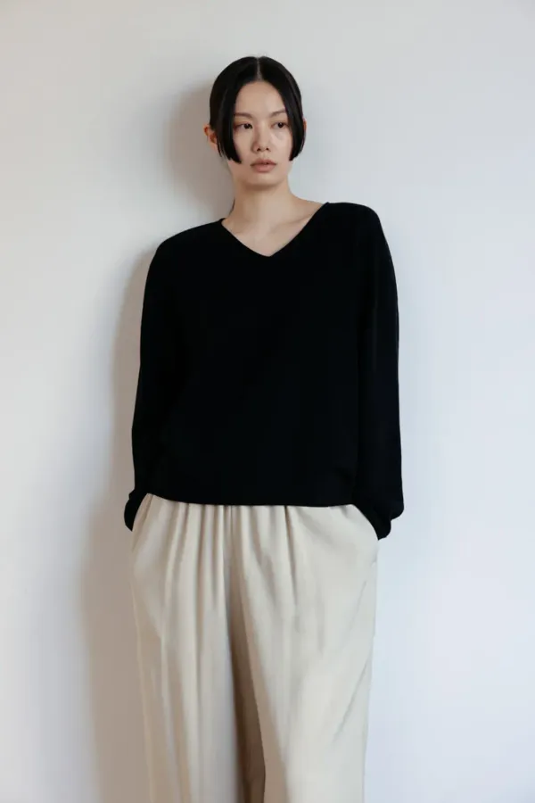 Cash V-Neck Knit (Black)