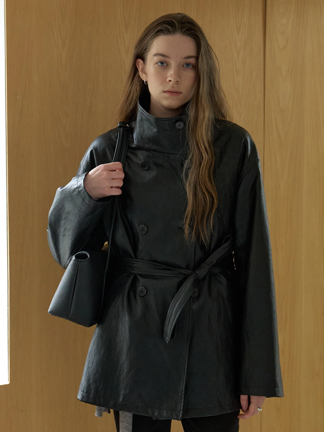 어몽 A HIGH NECK FAUX LEATHER COAT_BLACK 상품 이미지 2