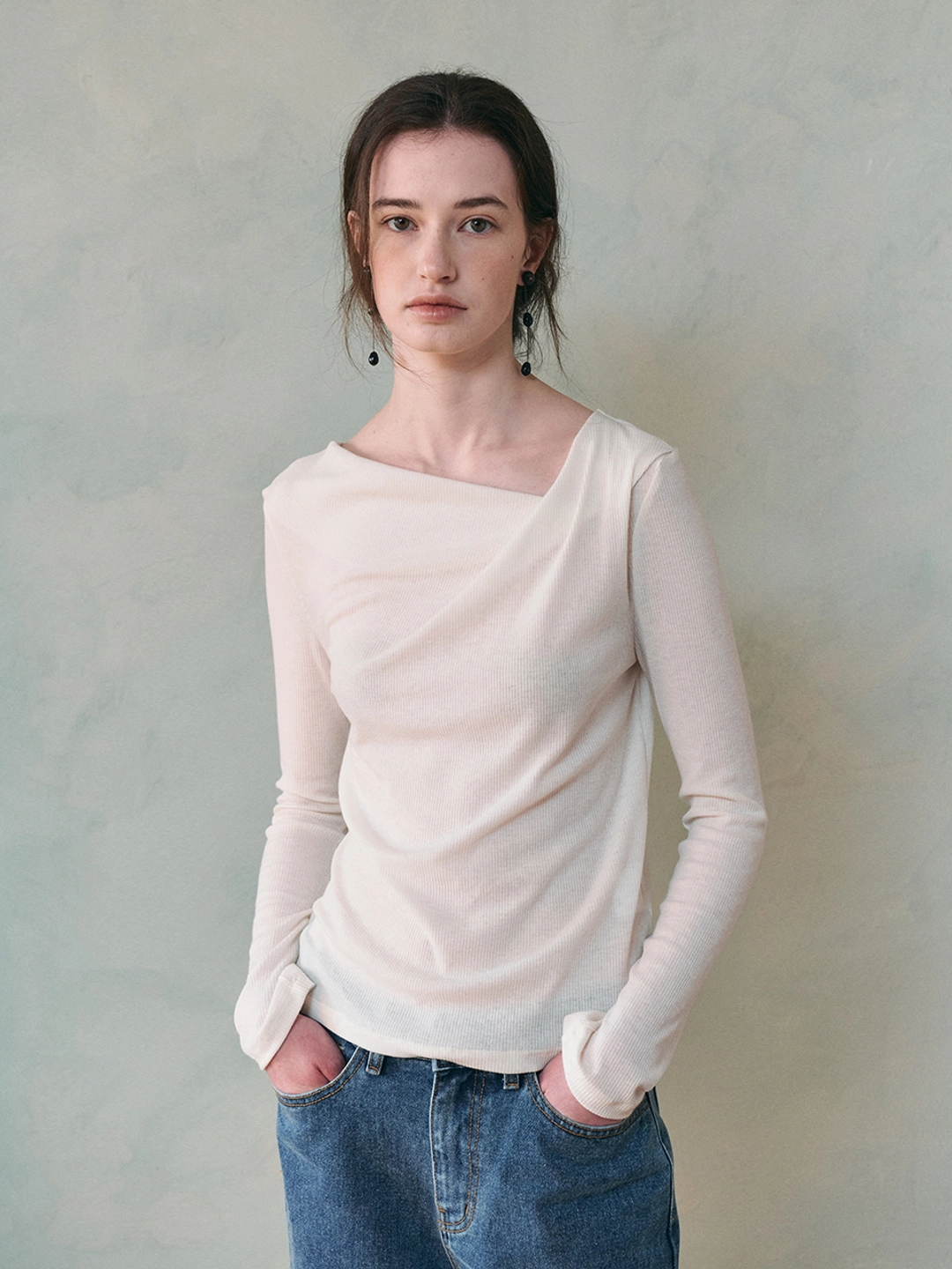 르니나 ROEL drape neck t-shirt_ivory 상품 이미지 1