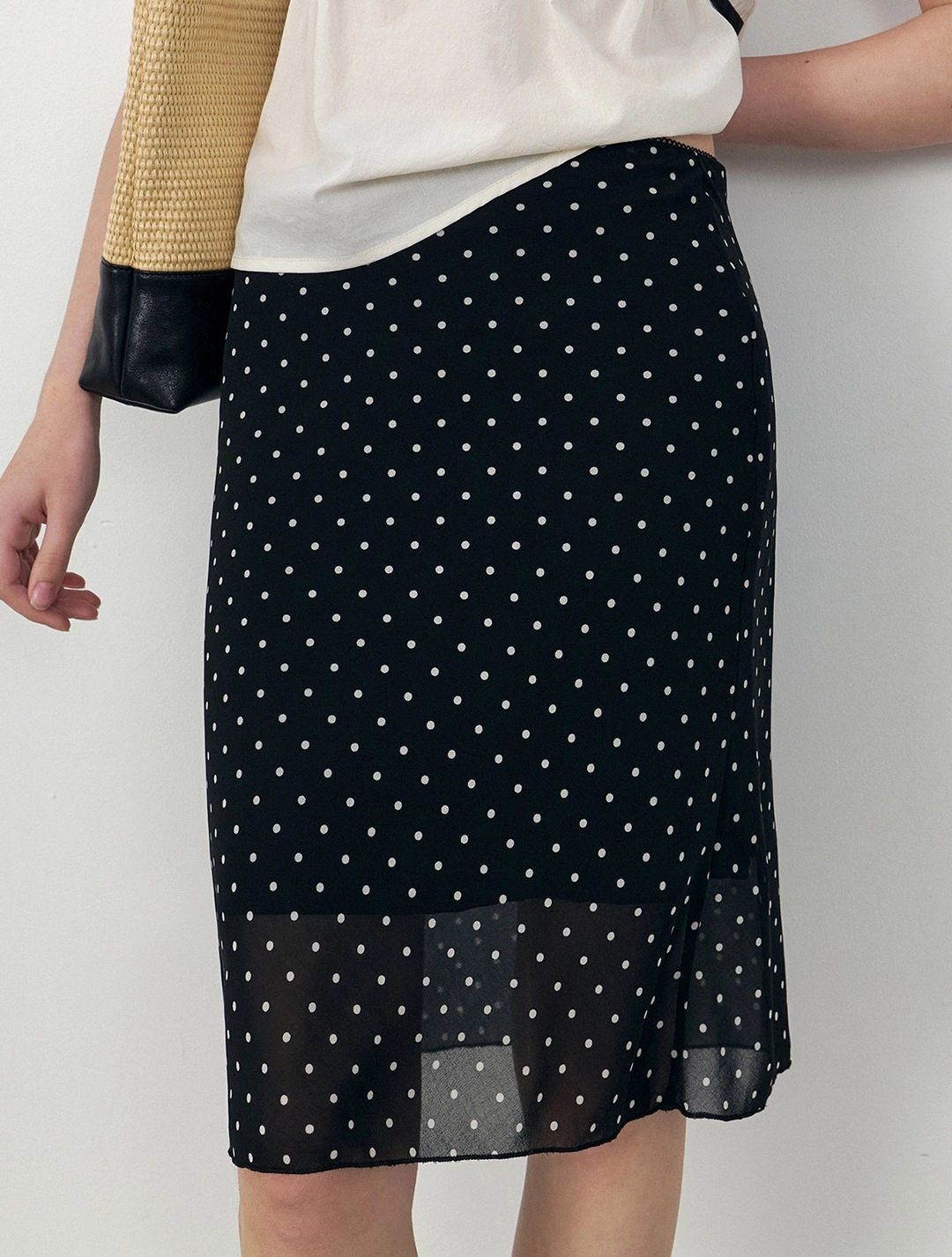 로에일 [7/24 순차출고] Polka dot chiffon midi skirt_Black 상품 이미지 1