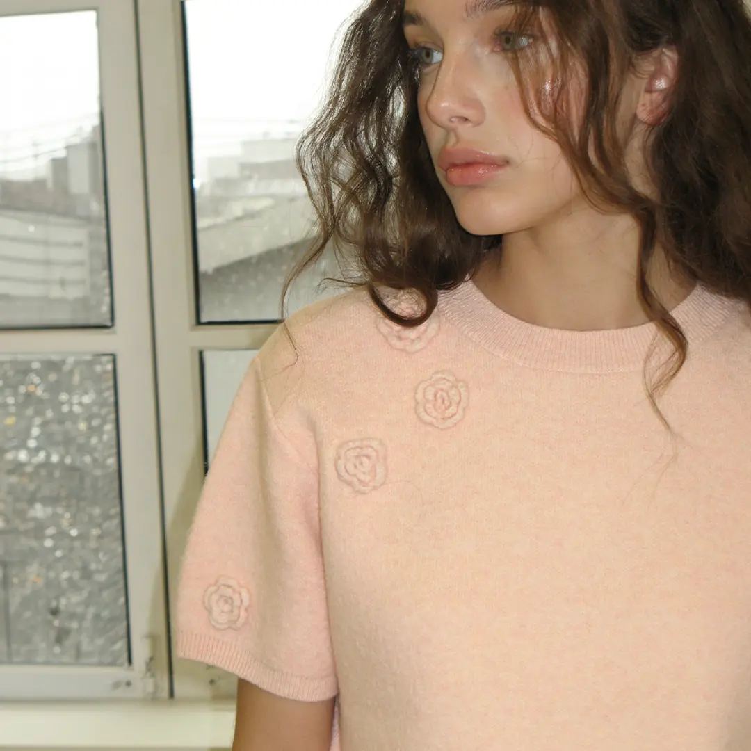 론론 HANDMADE FLOWER SHORT SLEEVE KNIT SOFT PINK 상품 이미지 2