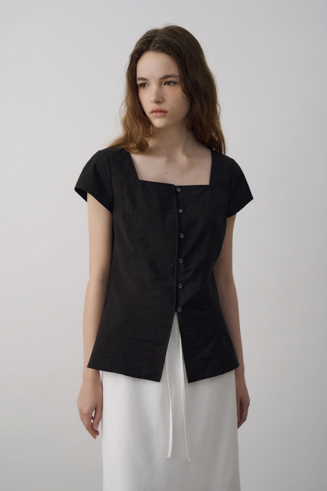 라메레이 Square Neck Cap Sleeve Blouse[LMBFSUSH327]-Black 상품 이미지 2