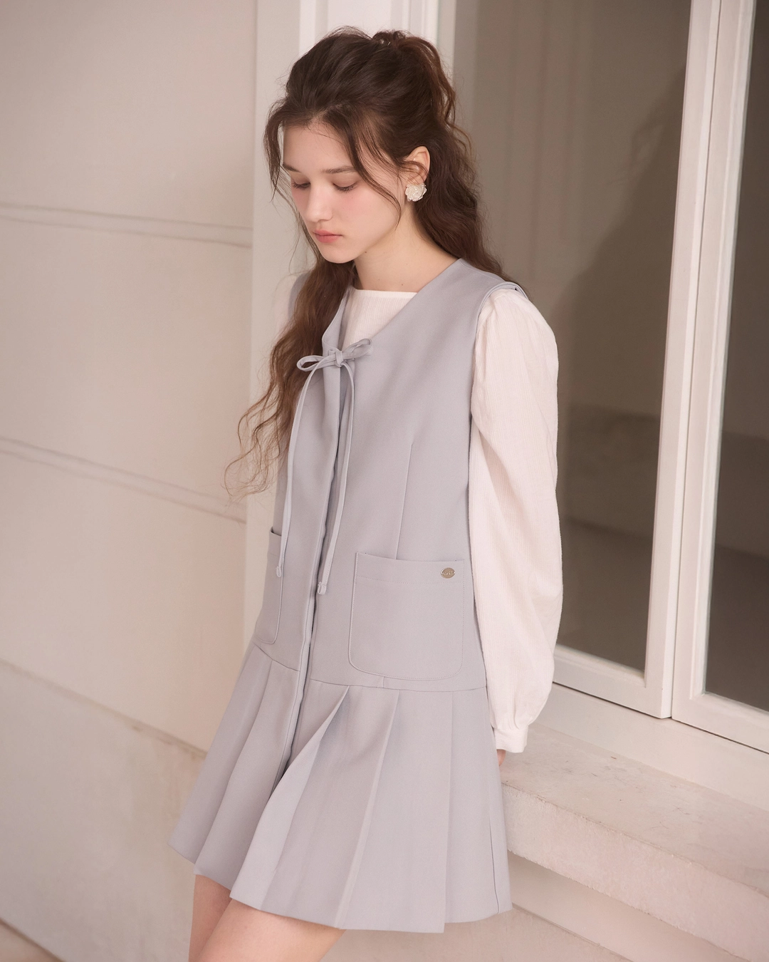 어다울 Hidden button ribbon pleats midi dress - ash blue 상품 이미지 2