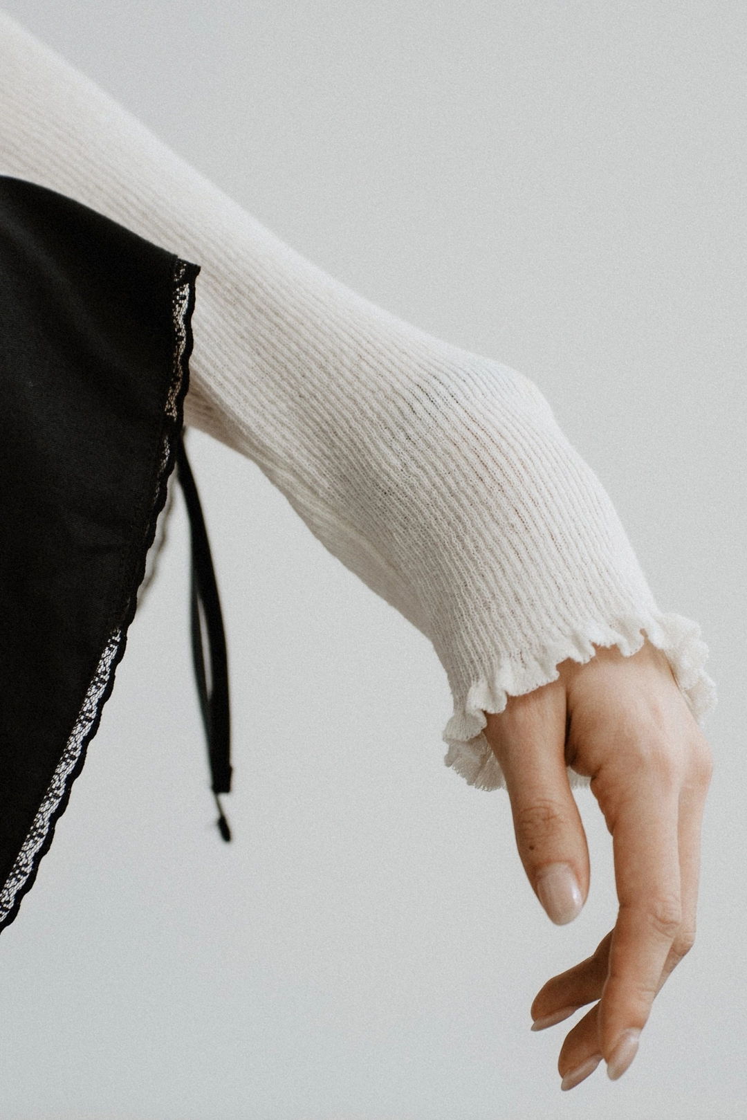 스앨더 36726_Ruffle-trim v-neck cardigan 상품 이미지 2