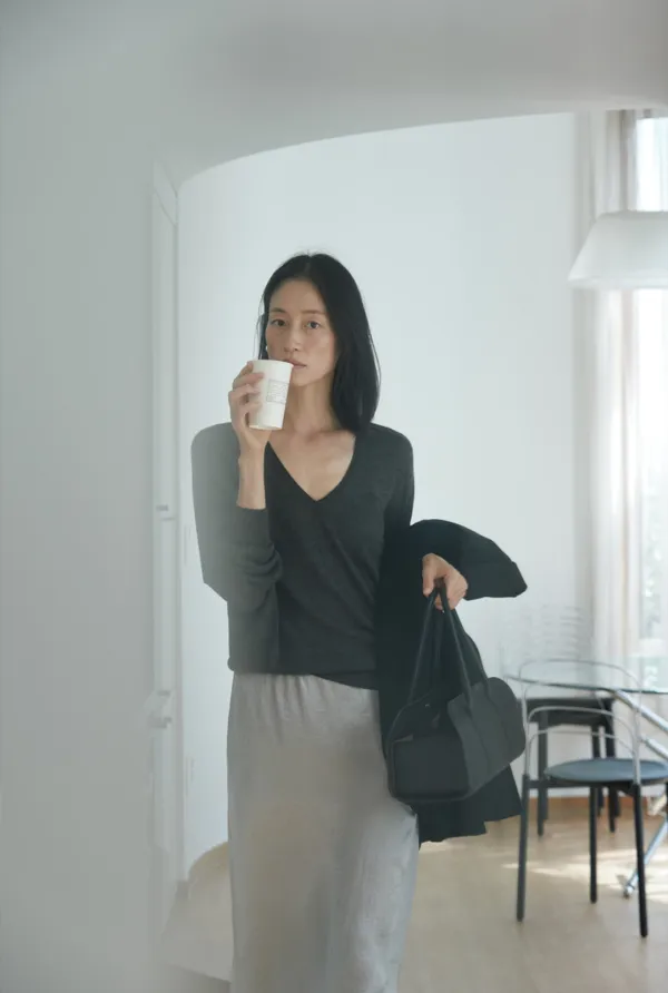 ESSENCIAL V NECK KNIT TOP ( CHARCOAL )
