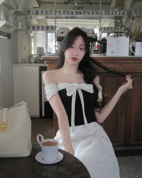 @26i_wooOff shoulder ribbon top (Black)Lace tiered long skirt (Ivory)