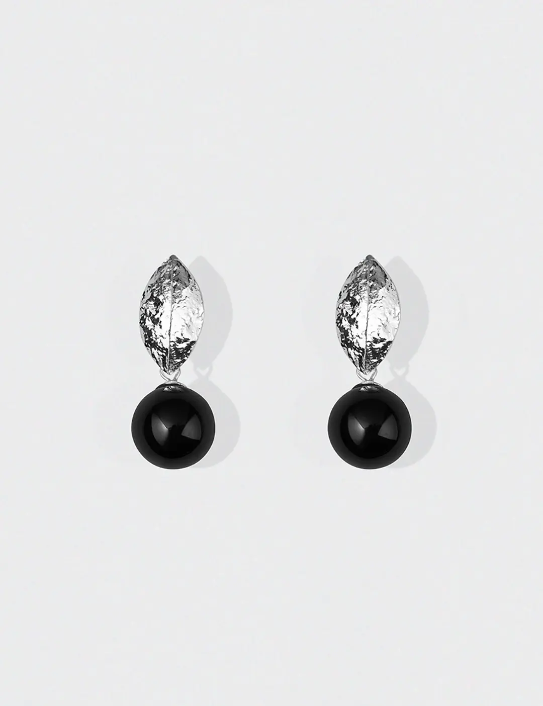 Leaf Earrings_Onyx