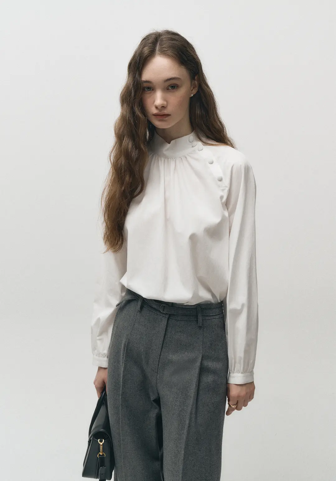 엘로주 Dia Half-neck Blouse 상품 이미지 2
