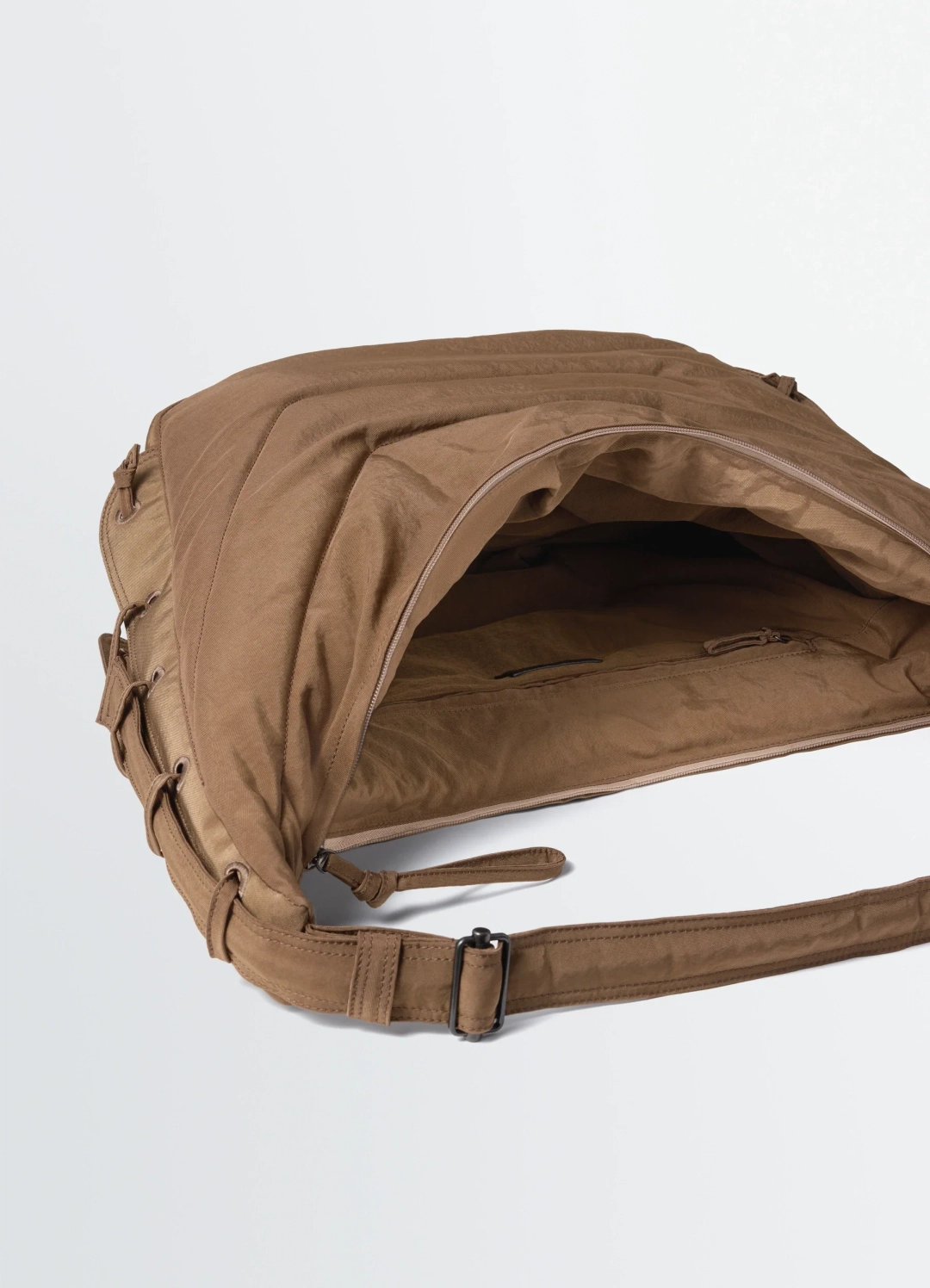 르메르 LARGE SOFT GAME BAG IN NYLON CANVAS 상품 이미지 3