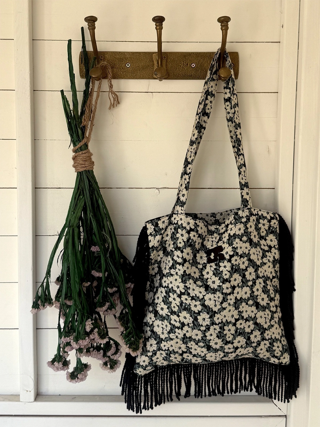 센토르 (5/29 예약배송) MINI DAISY TASSEL BAG_BLACK 상품 이미지 1