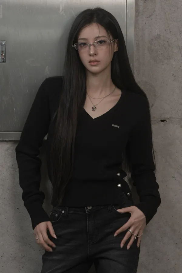 Signature V-neck Knit (black)