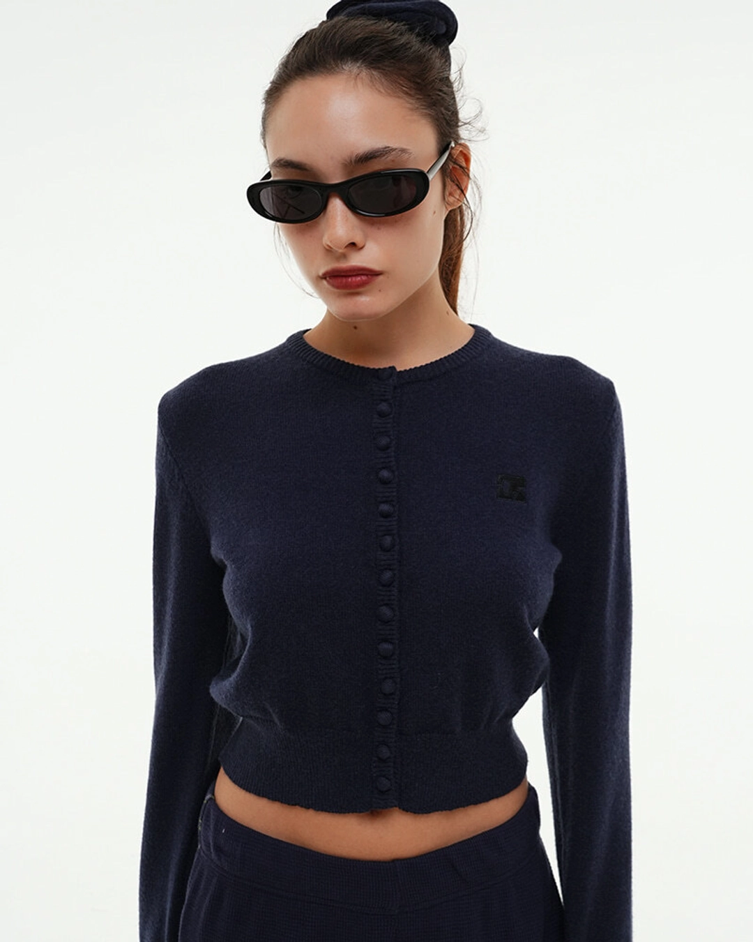 센토르 CENTAUR EMBLEM KNIT CARDIGAN_NAVY - CENTAUR.KR 상품 이미지 2