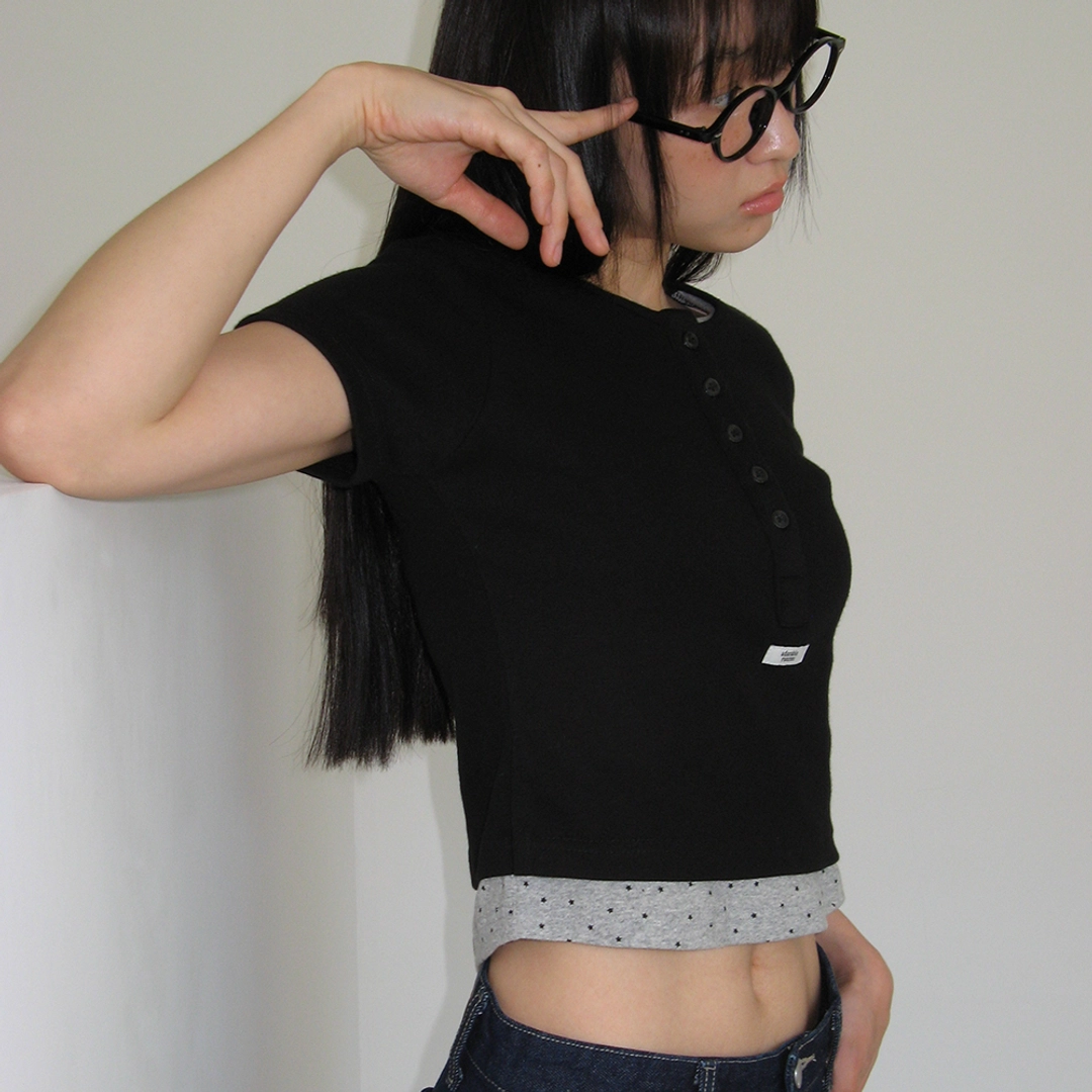 론론 BUTTON LAYERED CROP HALF T SHIRT BLACK STAR 상품 이미지 2