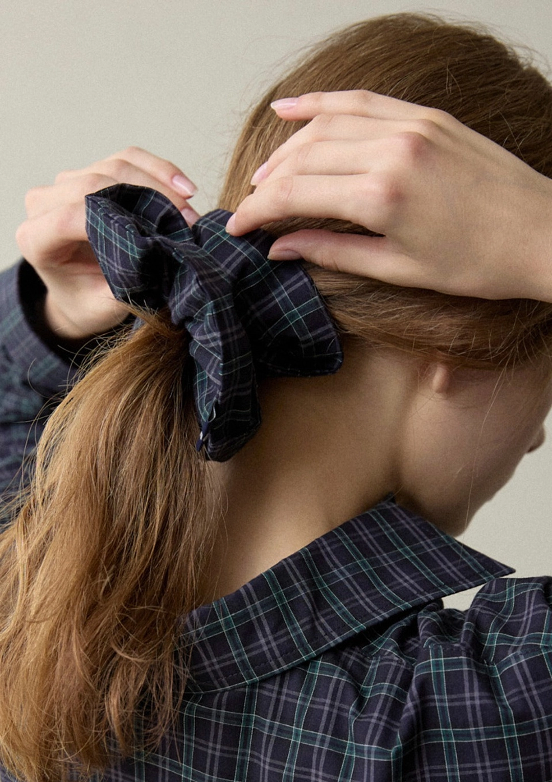 오픈도어 Check Scrunchies NAVY 상품 이미지 2