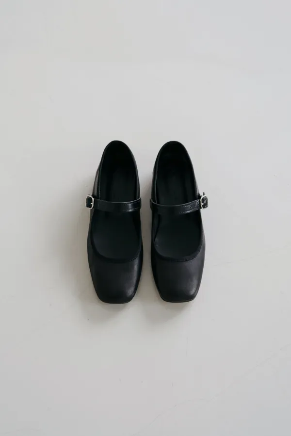 15908_Mary Jane shoes in Leather