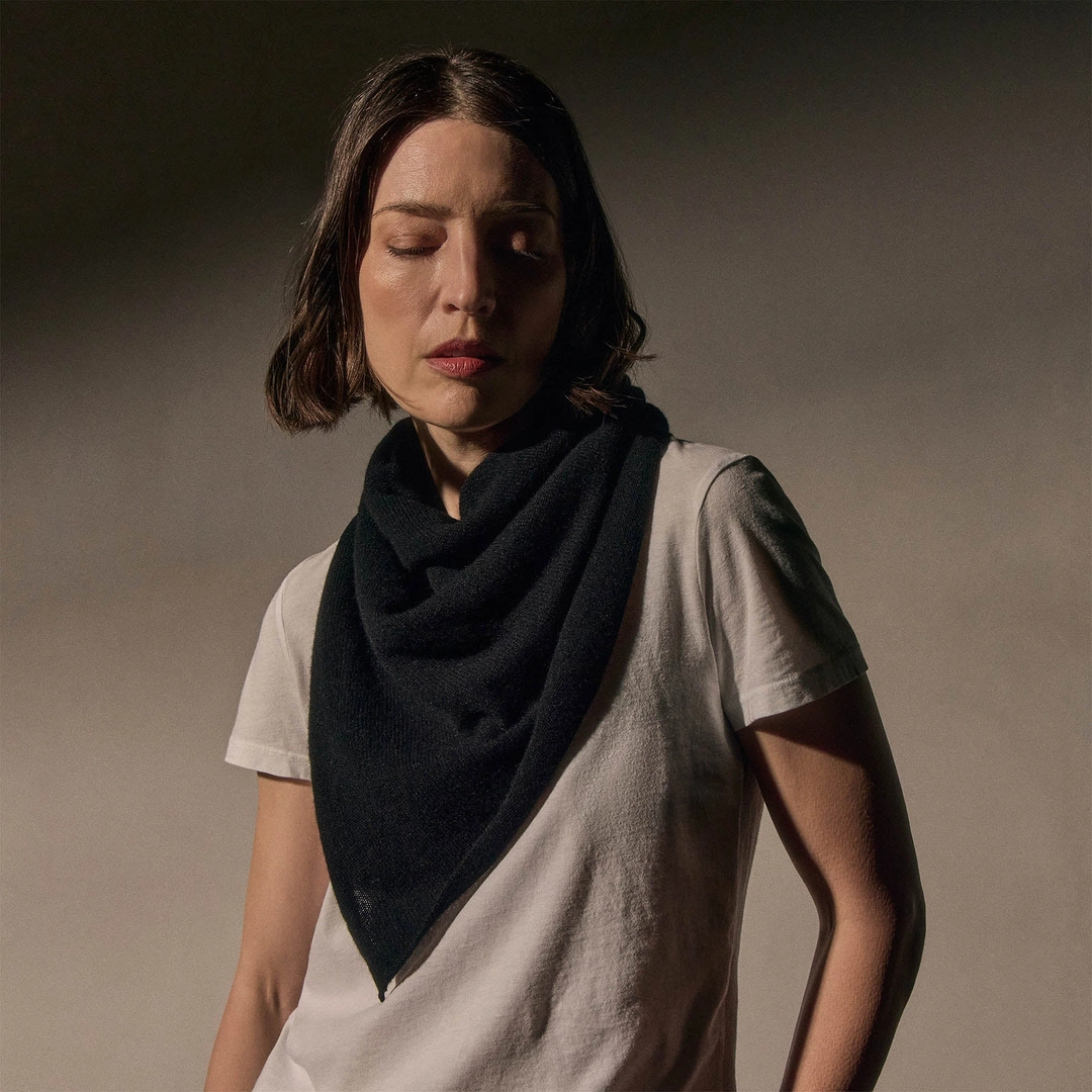 제임스펄스 Open Knit Cashmere Scarf - Black 상품 이미지 1