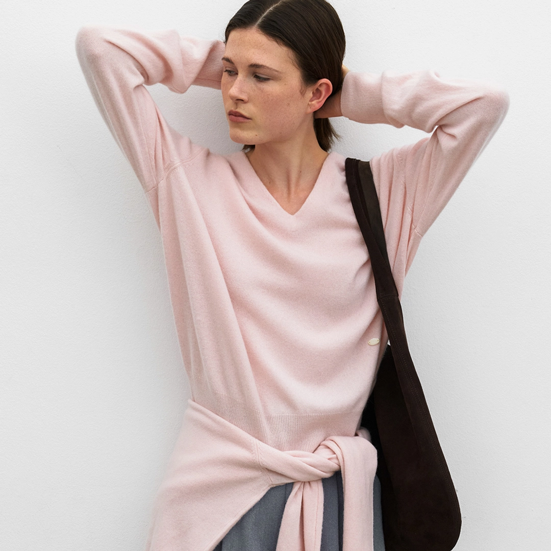 아뜰리에 나인 (T-7125)ESSENTIAL CASHMERE DEEP V-NECK KNIT 상품 이미지 1