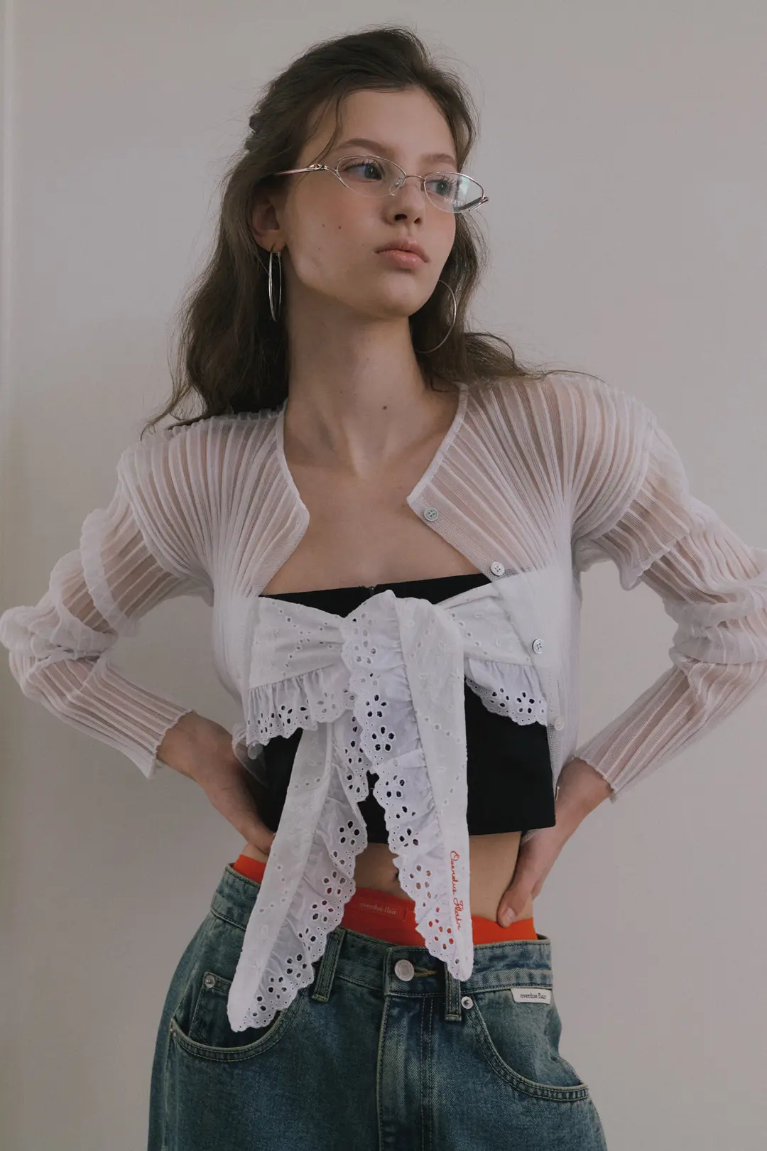 오버듀플레어 SHEER GLOSSY RIBBED CARDIGAN_WHITE 상품 이미지 2