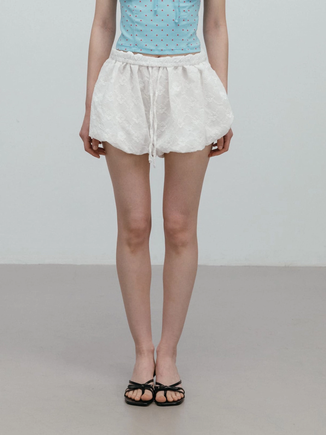 모이페어 FLOWER BALLOON SHORTS / WHITE 상품 이미지 1