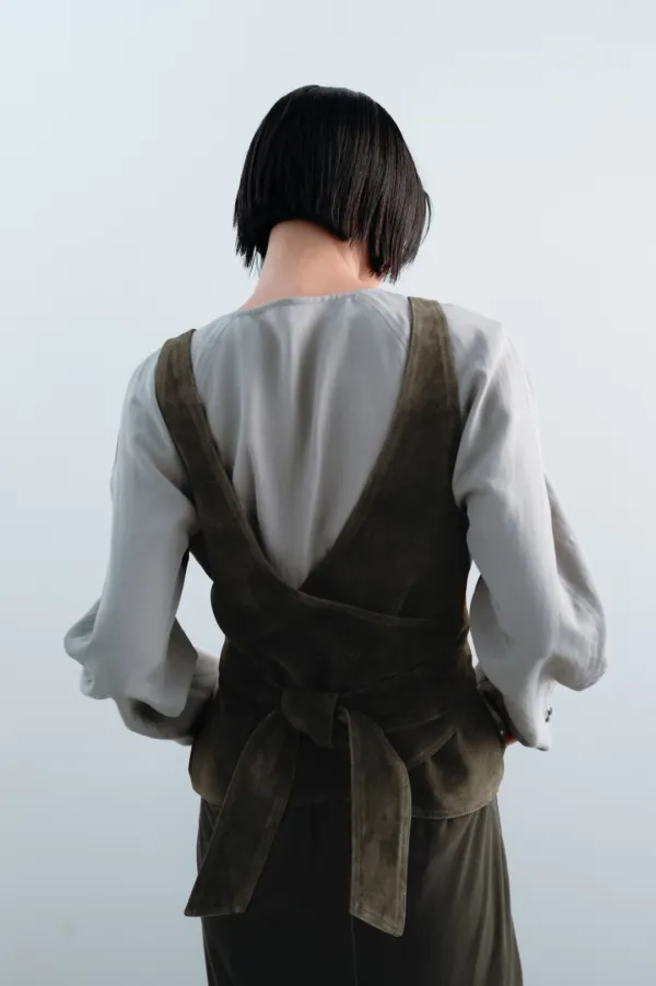 Dusty Suede Apron (Navy / Brown / Khaki Beige)