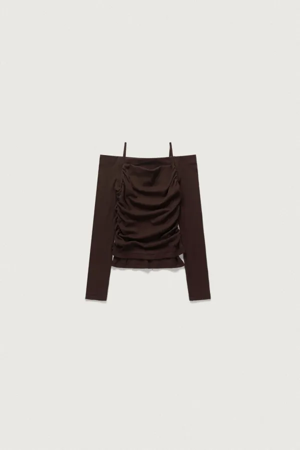 TENDER LAYERED OFF SHOULDER T [BROWN]