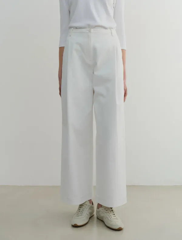 Side Tuck Pants (White)